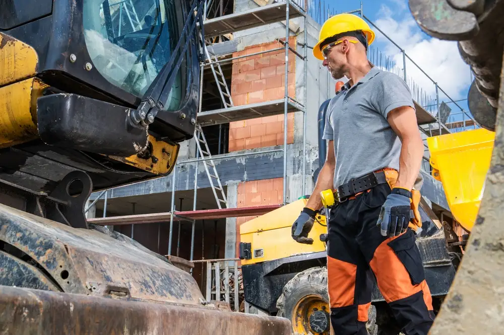 Normas de seguridad para operar maquinaria pesada en obra